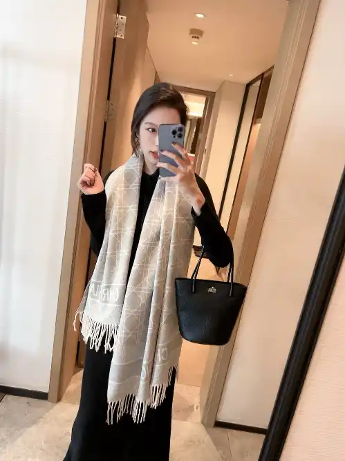 Dior scarf (7 styles) — foto 5 de 6