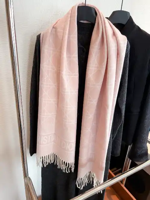 Dior scarf (7 styles) — foto 6 de 6