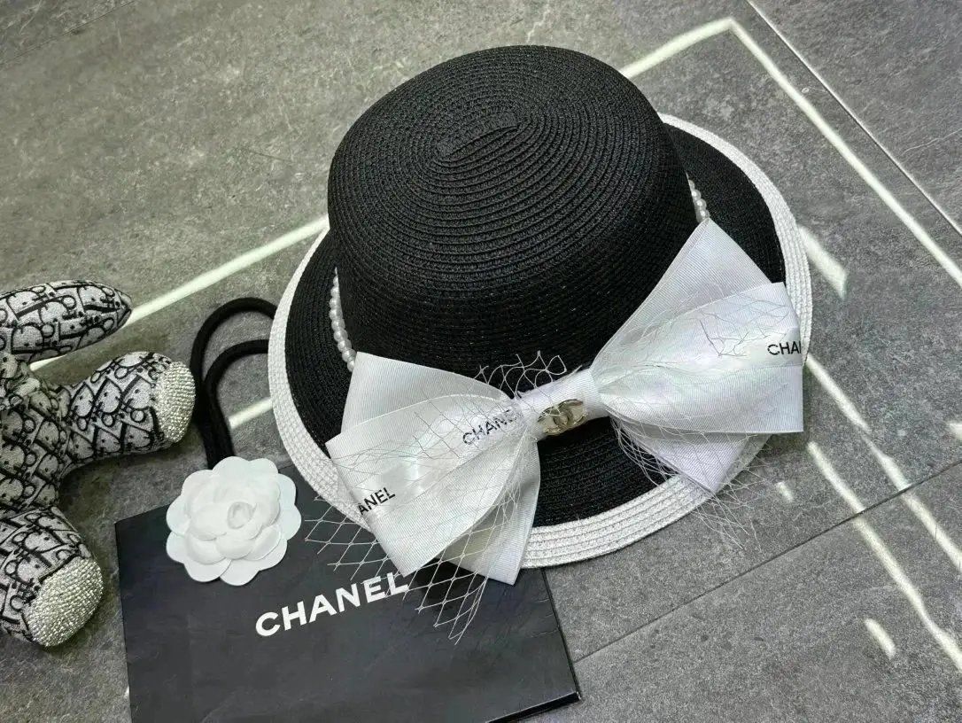 Chanel Bandana Print & Straw Bow Hats [40 styles] — foto 4 de 6