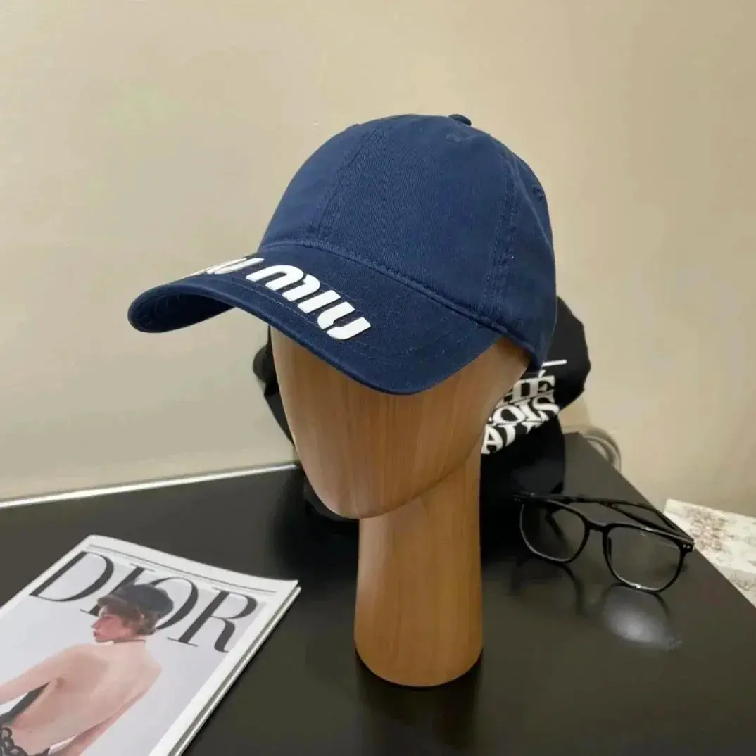 Miu Miu Caps [40 styles] — foto 2 de 6