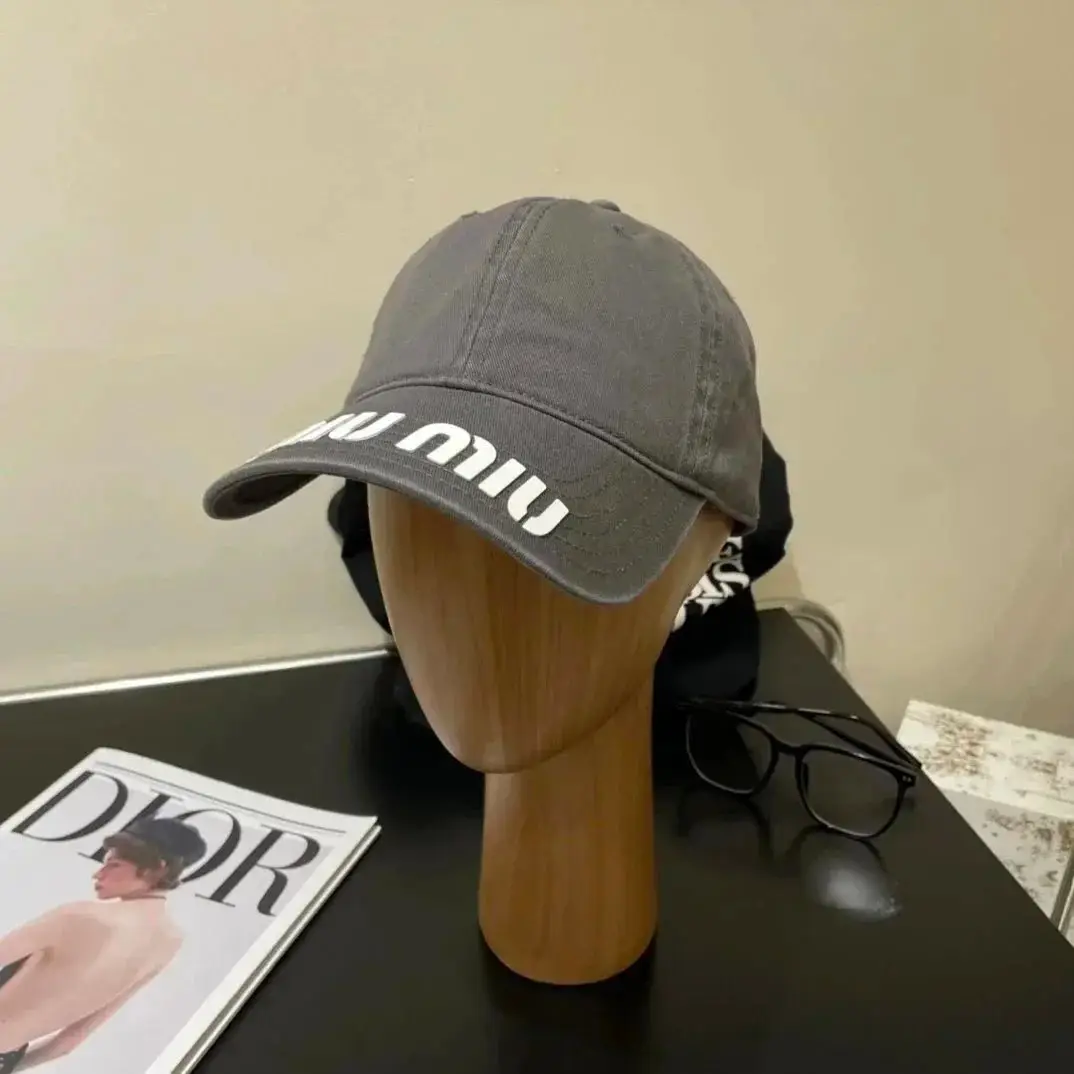 Miu Miu Caps [40 styles] — foto 3 de 6