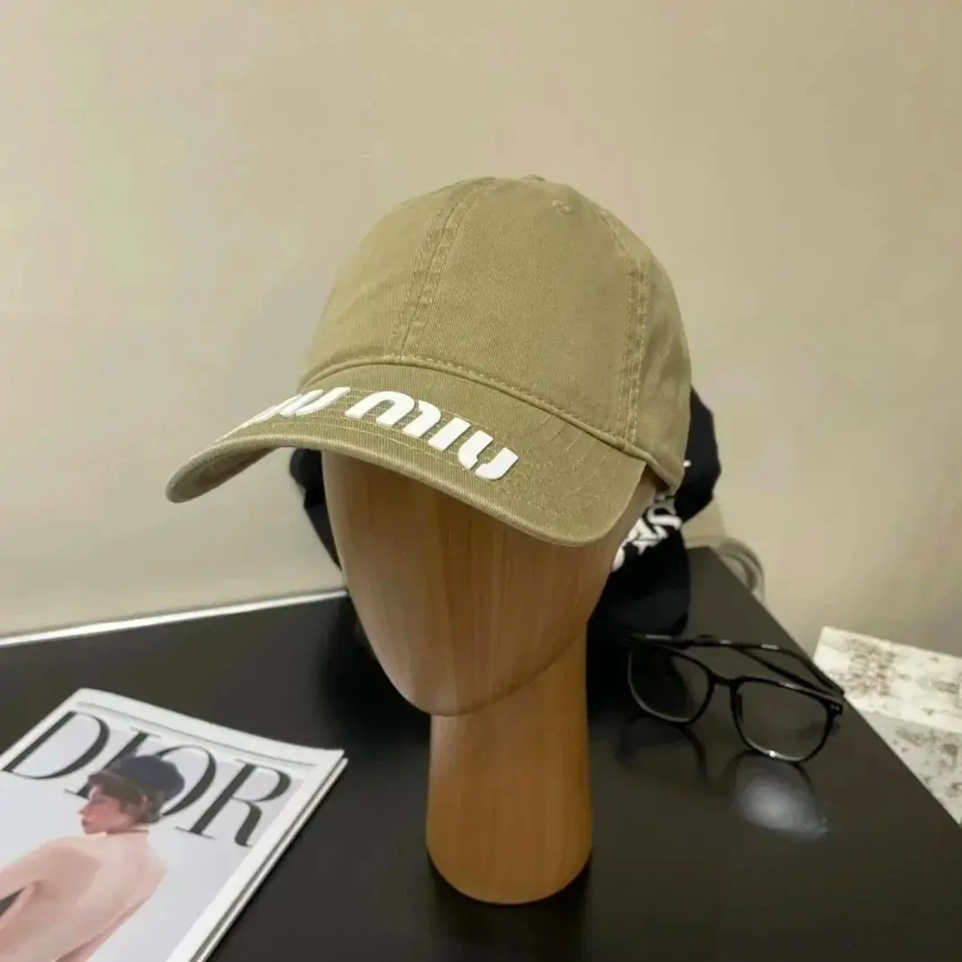 Miu Miu Caps [40 styles] — foto 5 de 6
