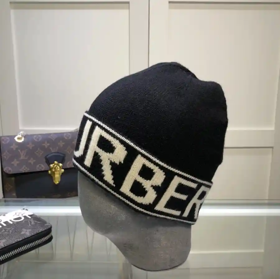 Burberry Logo Knit Beanie [5 styles] — foto 4 de 6