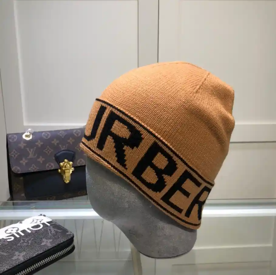 Burberry Logo Knit Beanie [5 styles] — foto 5 de 6