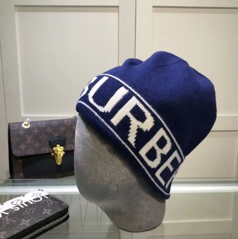 Burberry Logo Knit Beanie [5 styles] — foto 6 de 6