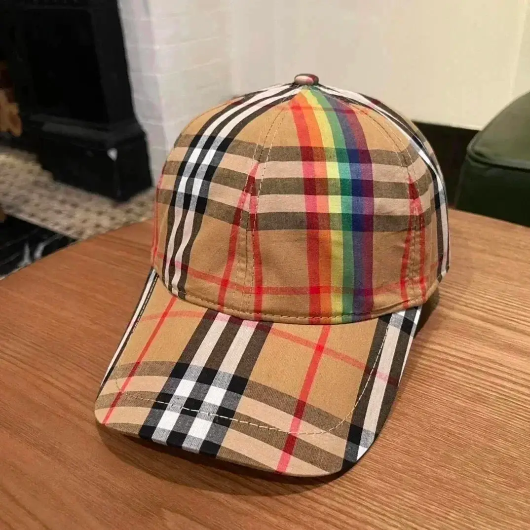 Burberry Gucci hat — foto 6 de 6