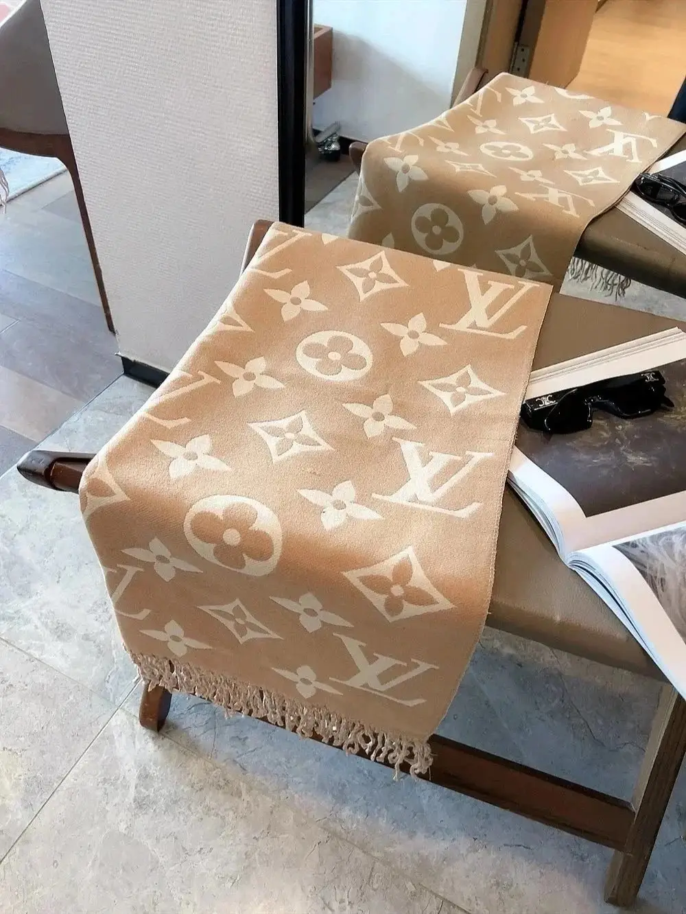 Louis Vuitton Scarf — foto 2 de 6