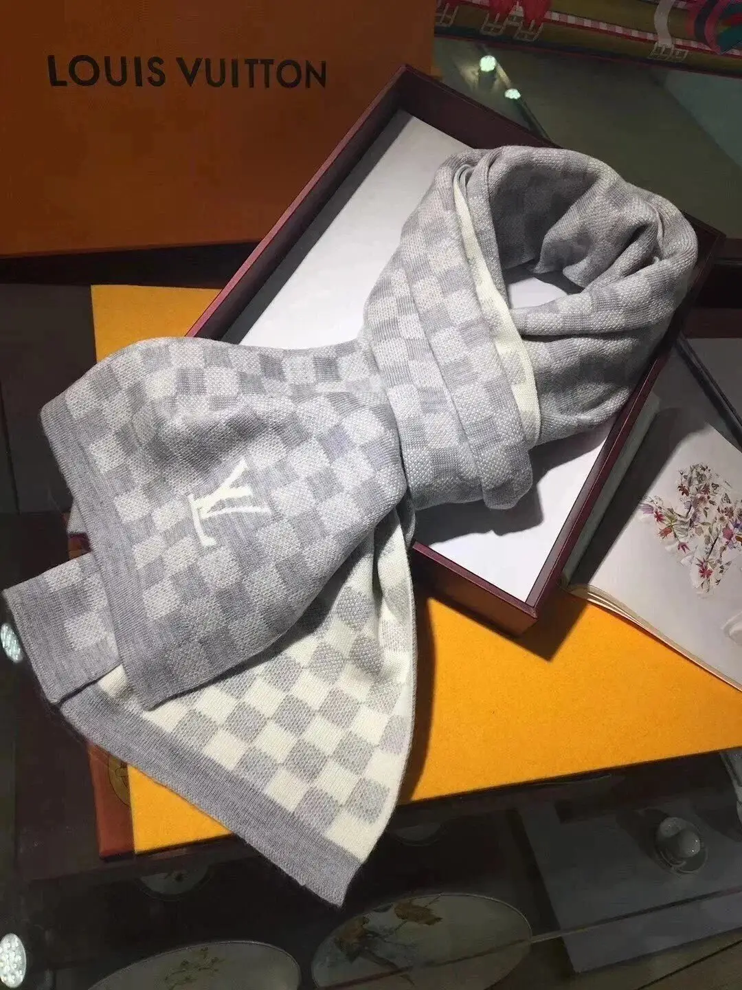 Louis Vuitton Scarf — foto 5 de 6