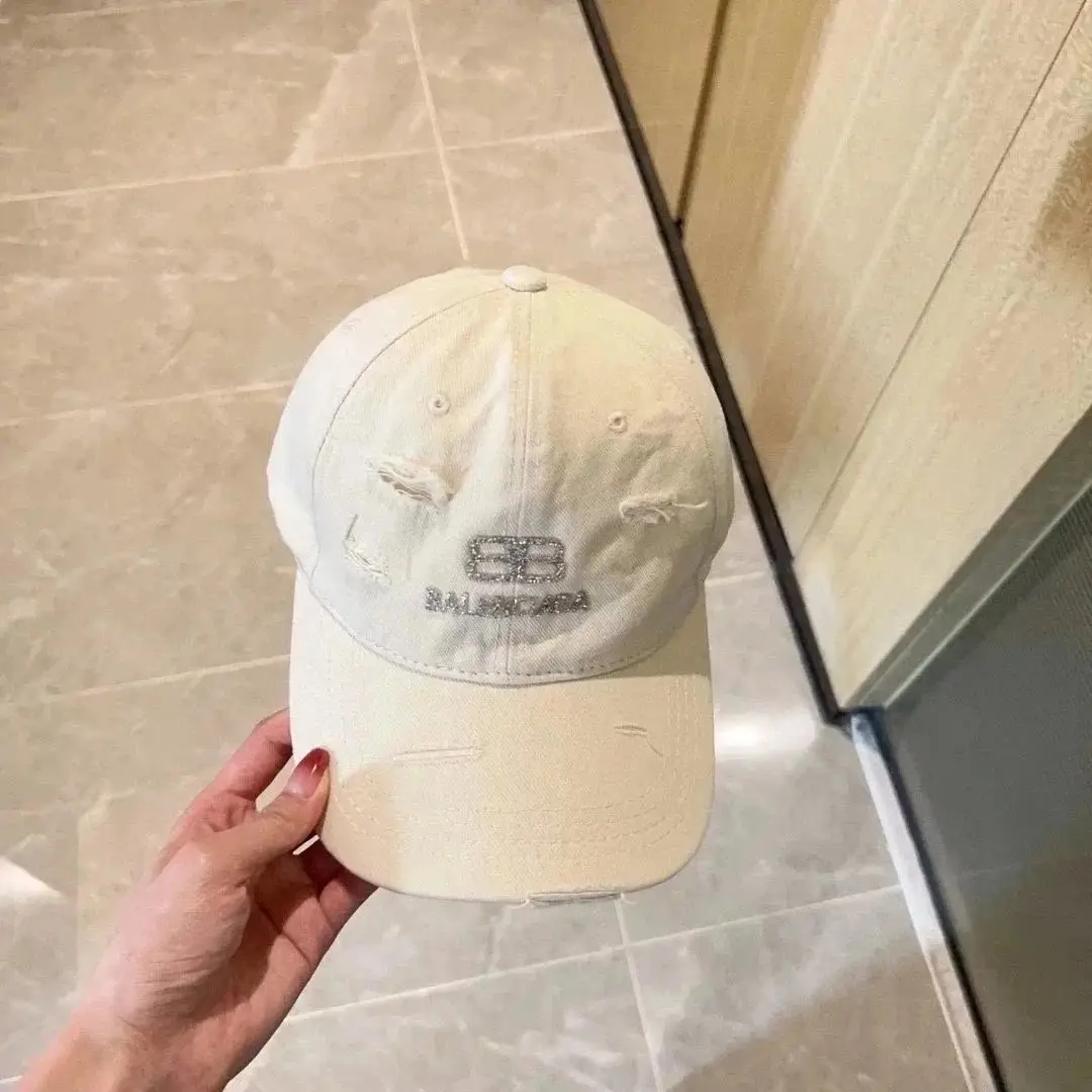 Balenciaga Hat — foto 4 de 6