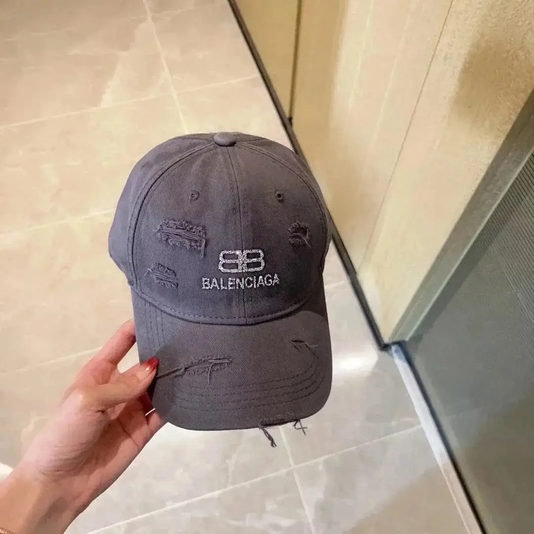 Balenciaga Hat — foto 6 de 6