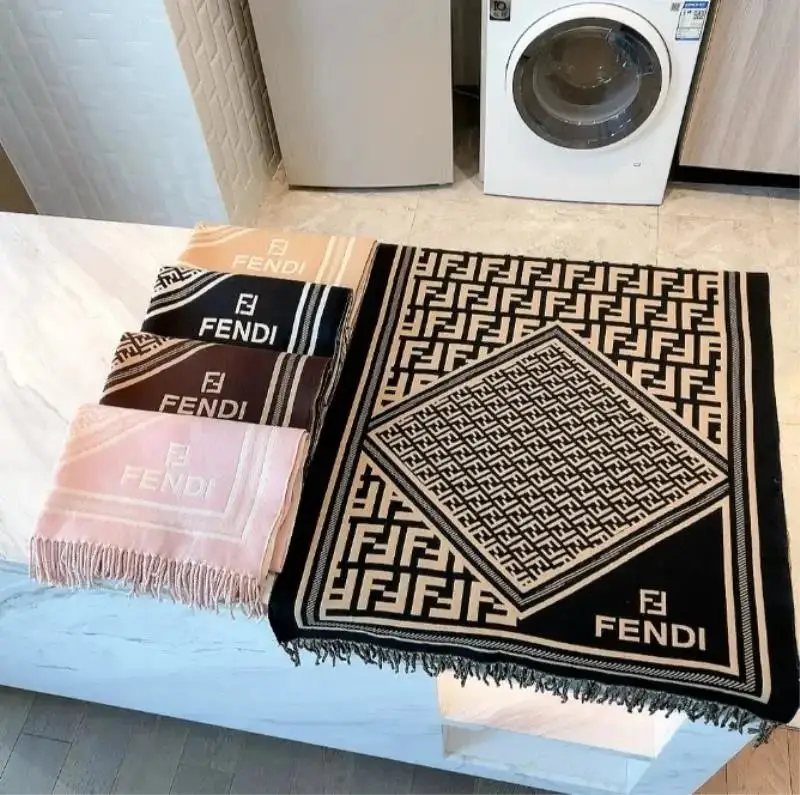 Fendi scarf (5 styles) — foto 2 de 6