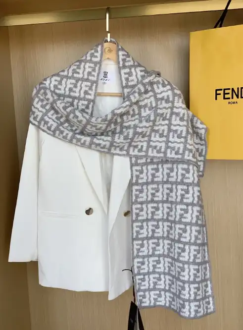 Fendi scarf (5 styles) — foto 5 de 6