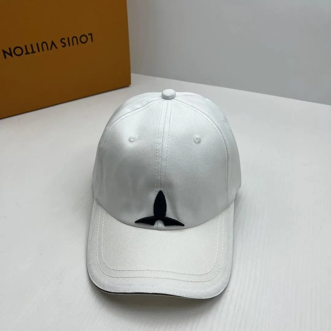 Louis Vuitton Monogram & Damier Canvas Caps [4 Styles] — foto 3 de 6