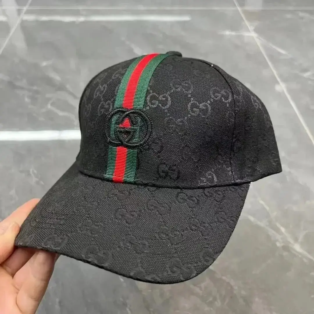 Burberry Check & Louis Vuitton Monogram Baseball Caps [9 Styles] — foto 6 de 6