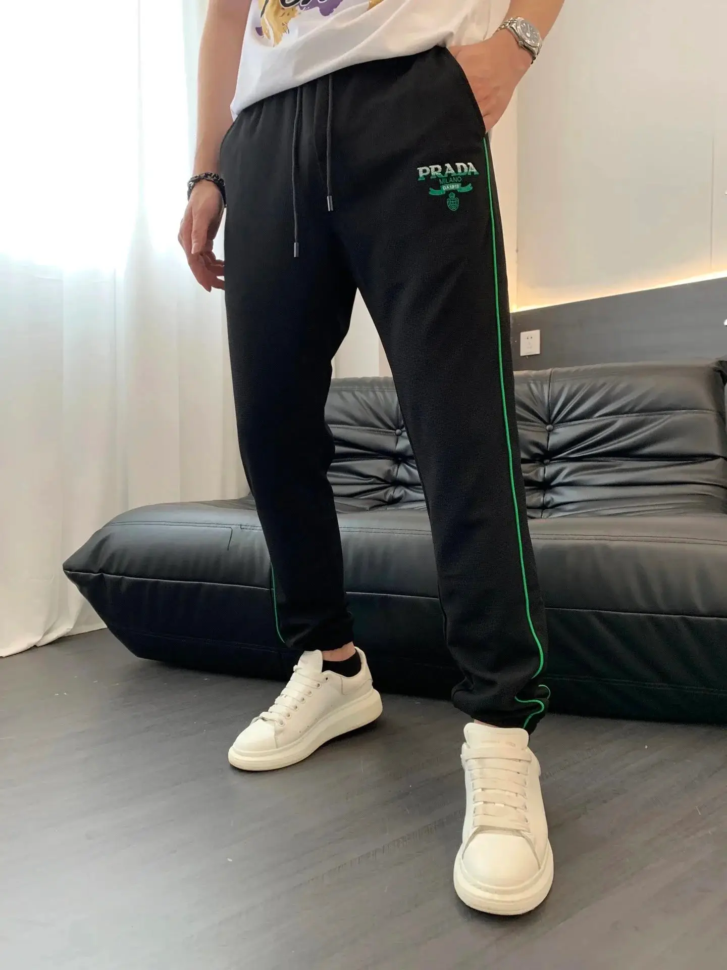 Prada casual trousers (21 styles) — foto 6 de 6
