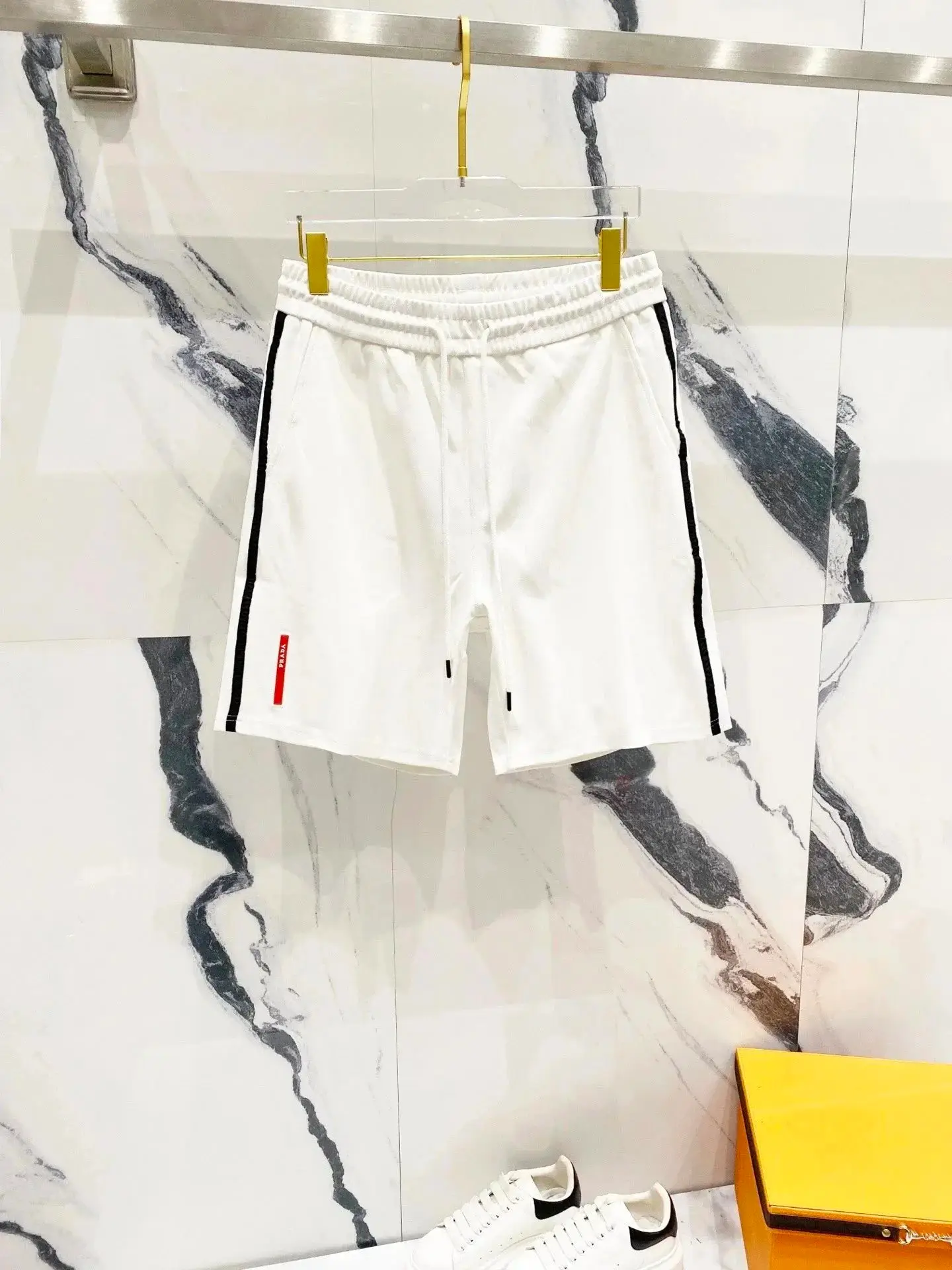 Prada Logo Side Panel Shorts [1 styles] — foto 3 de 6