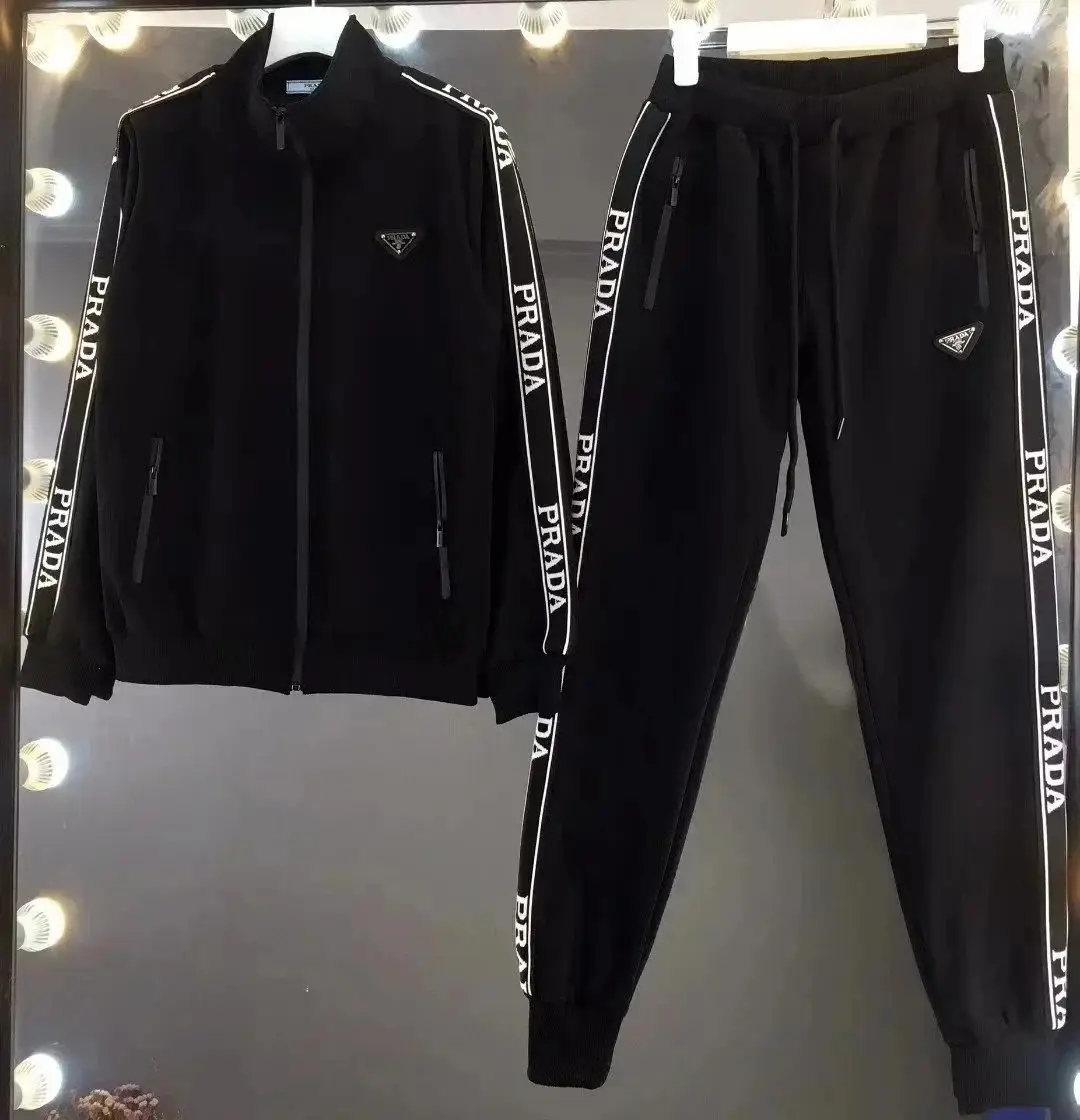 Prada Tracksuit — foto 2 de 6