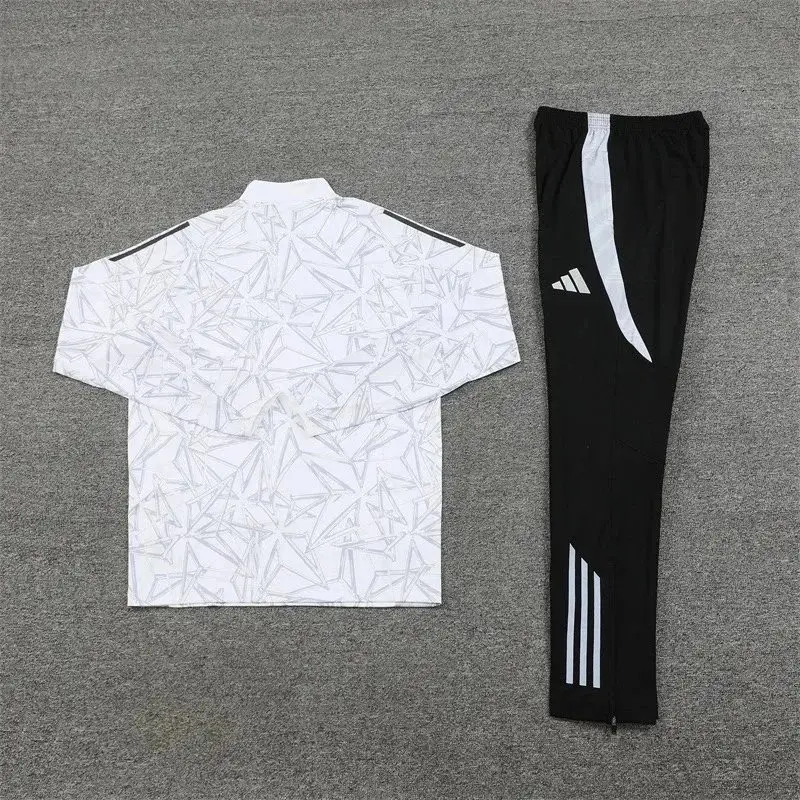 Real Madrid Tracksuit — foto 6 de 6