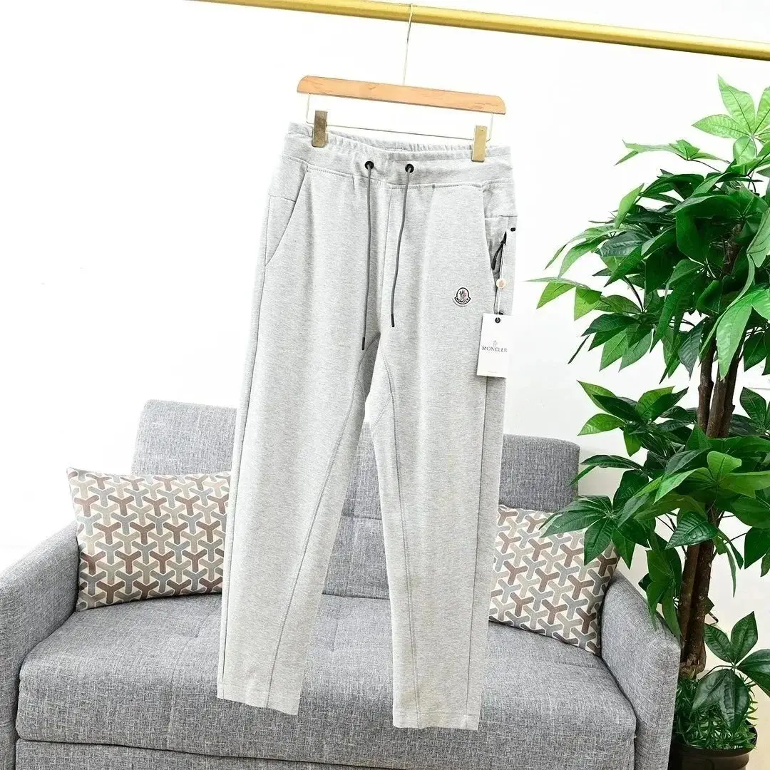 Moncler Logo Jogger Pants [11 styles] — foto 2 de 6