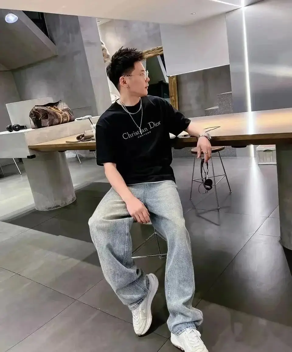 Dior T-Shirt tee (25+) — foto 4 de 6