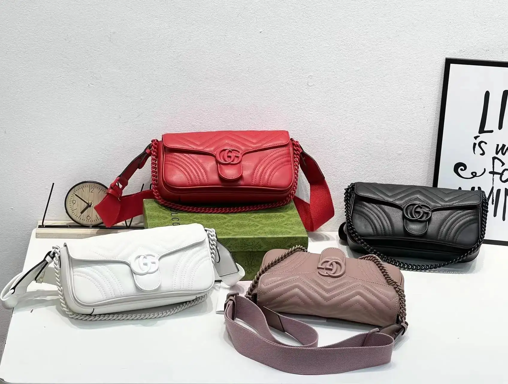 Gucci GG Marmont Quilted Shoulder Bag [19 styles] — foto 5 de 6