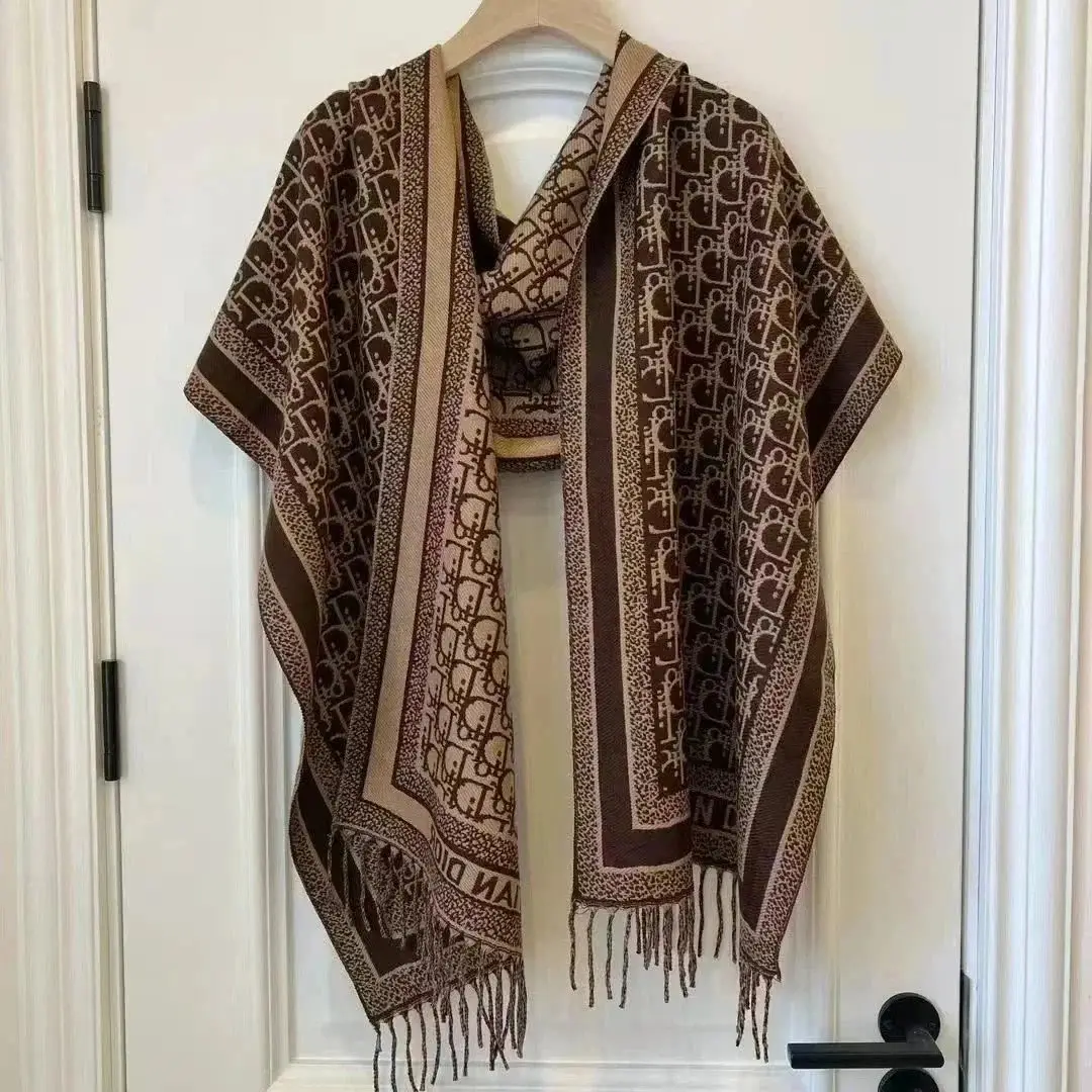 Dior and LV scarves — foto 4 de 6