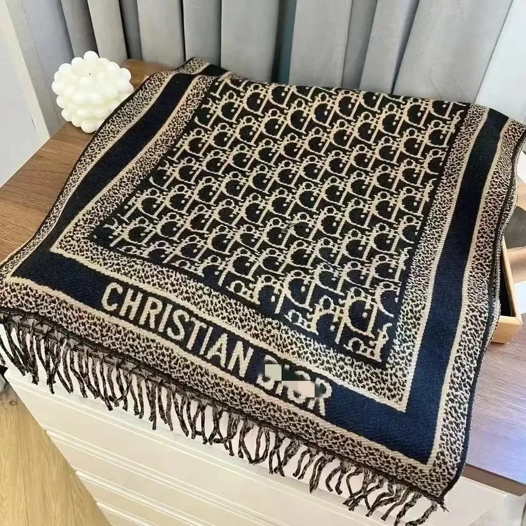 Dior and LV scarves — foto 5 de 6