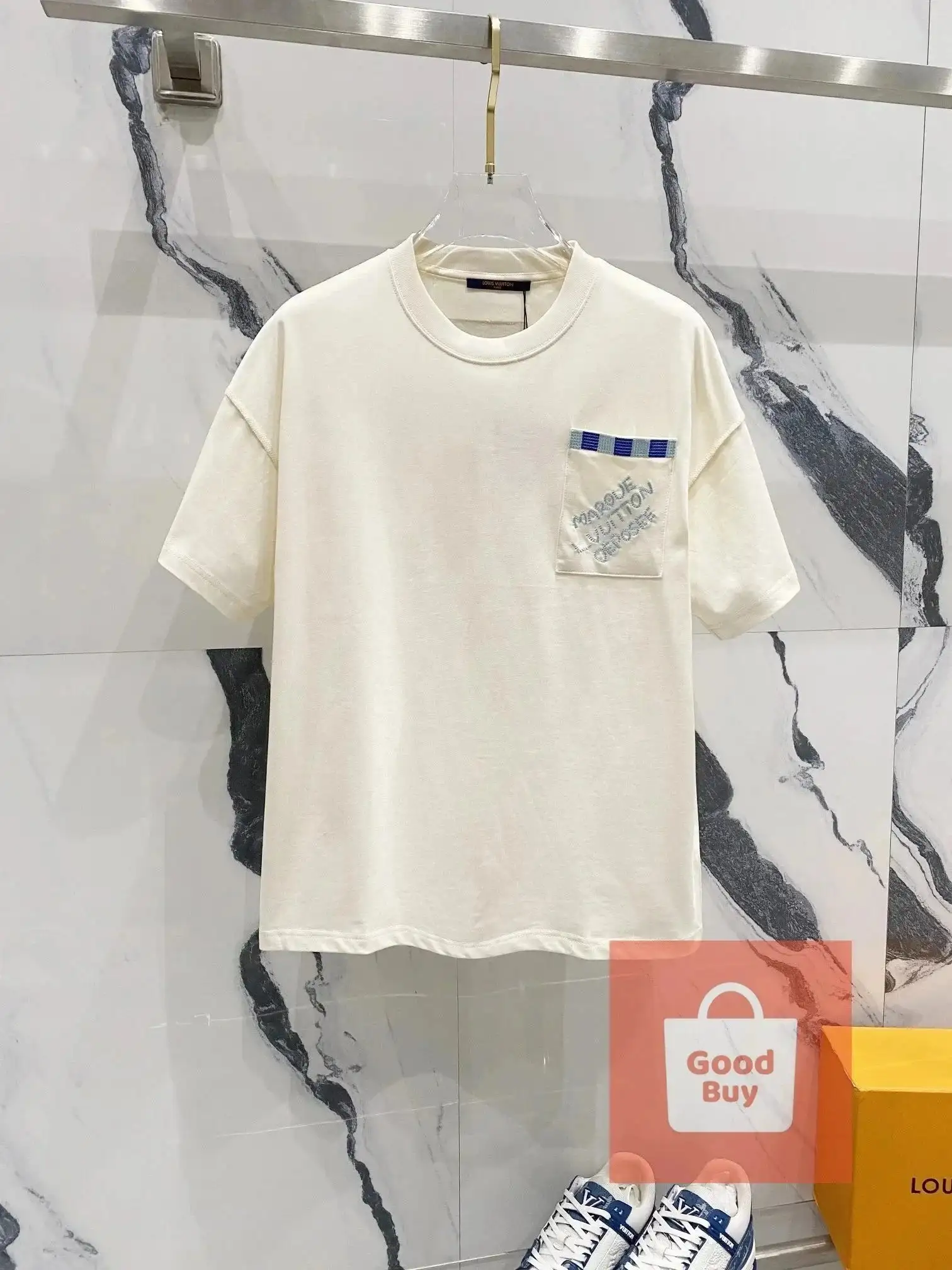 Louis Vuitton Monogram T-Shirt [40 styles] — foto 4 de 6