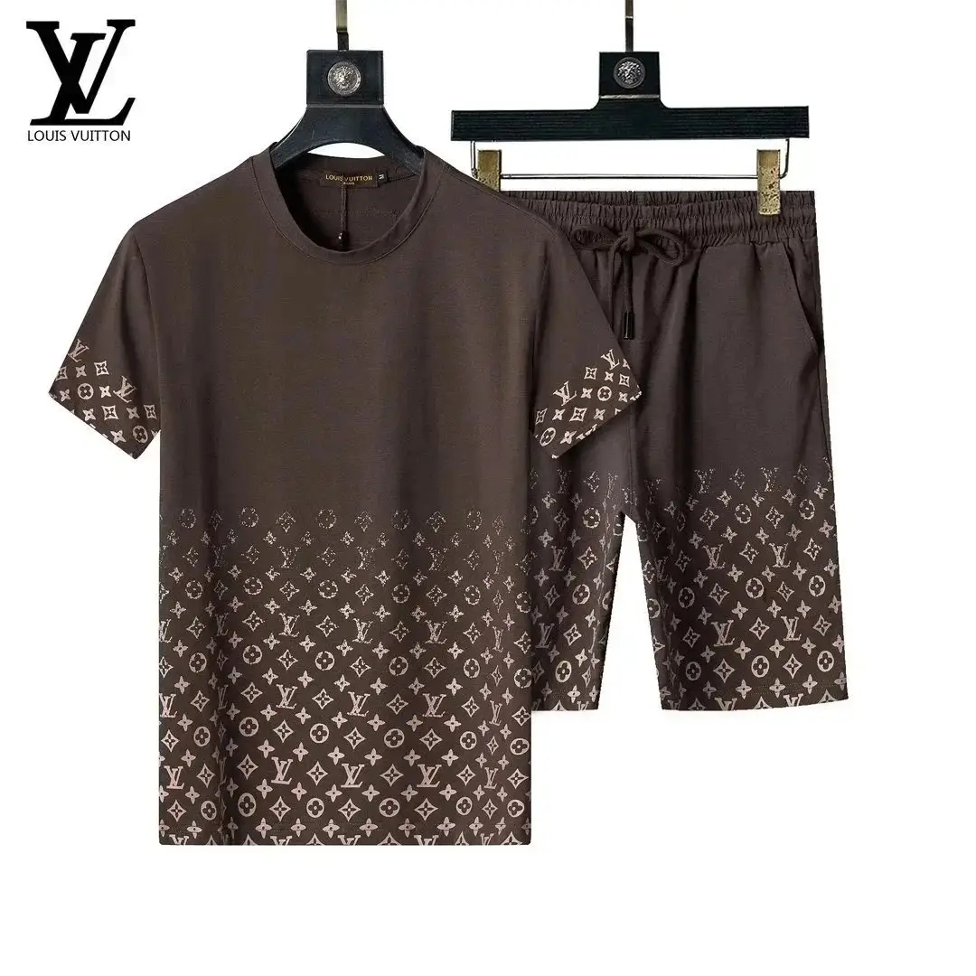 Louis Vuitton Monogram T-Shirt/Shorts Sets [39 styles] — foto 5 de 6