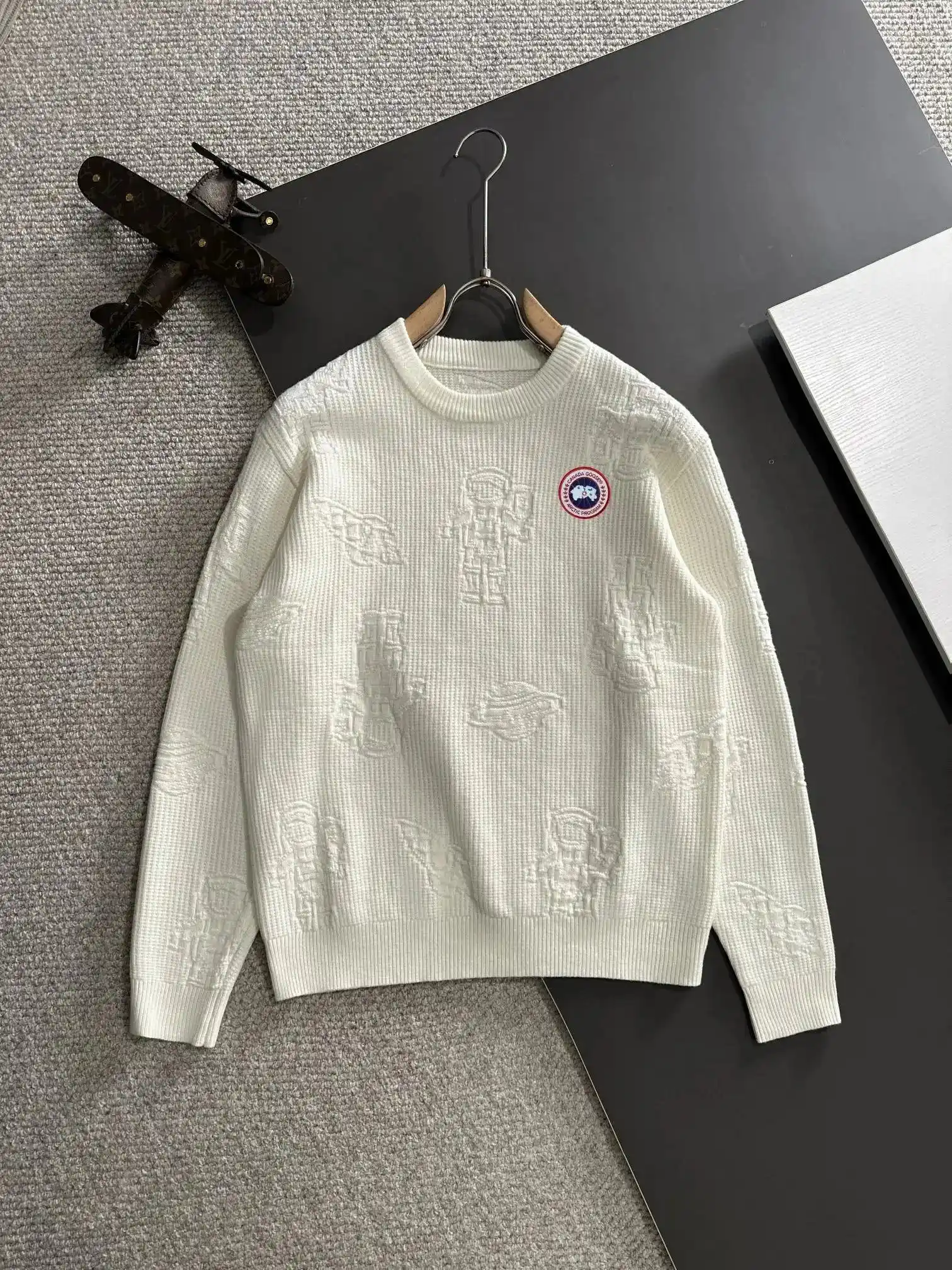 Canada Goose Sweater [Multiple Colors & Styles] — foto 3 de 6