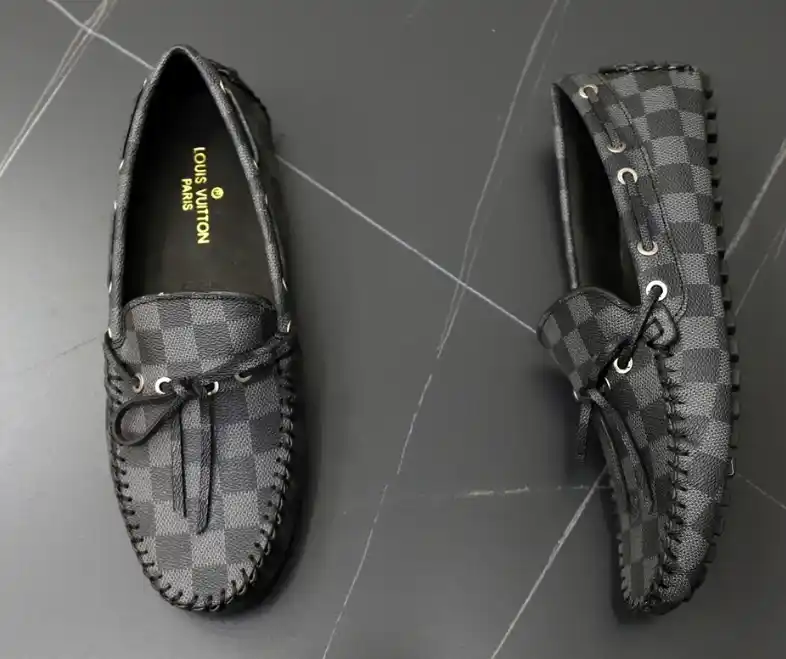 Louis Vuitton Loafers — foto 2 de 6