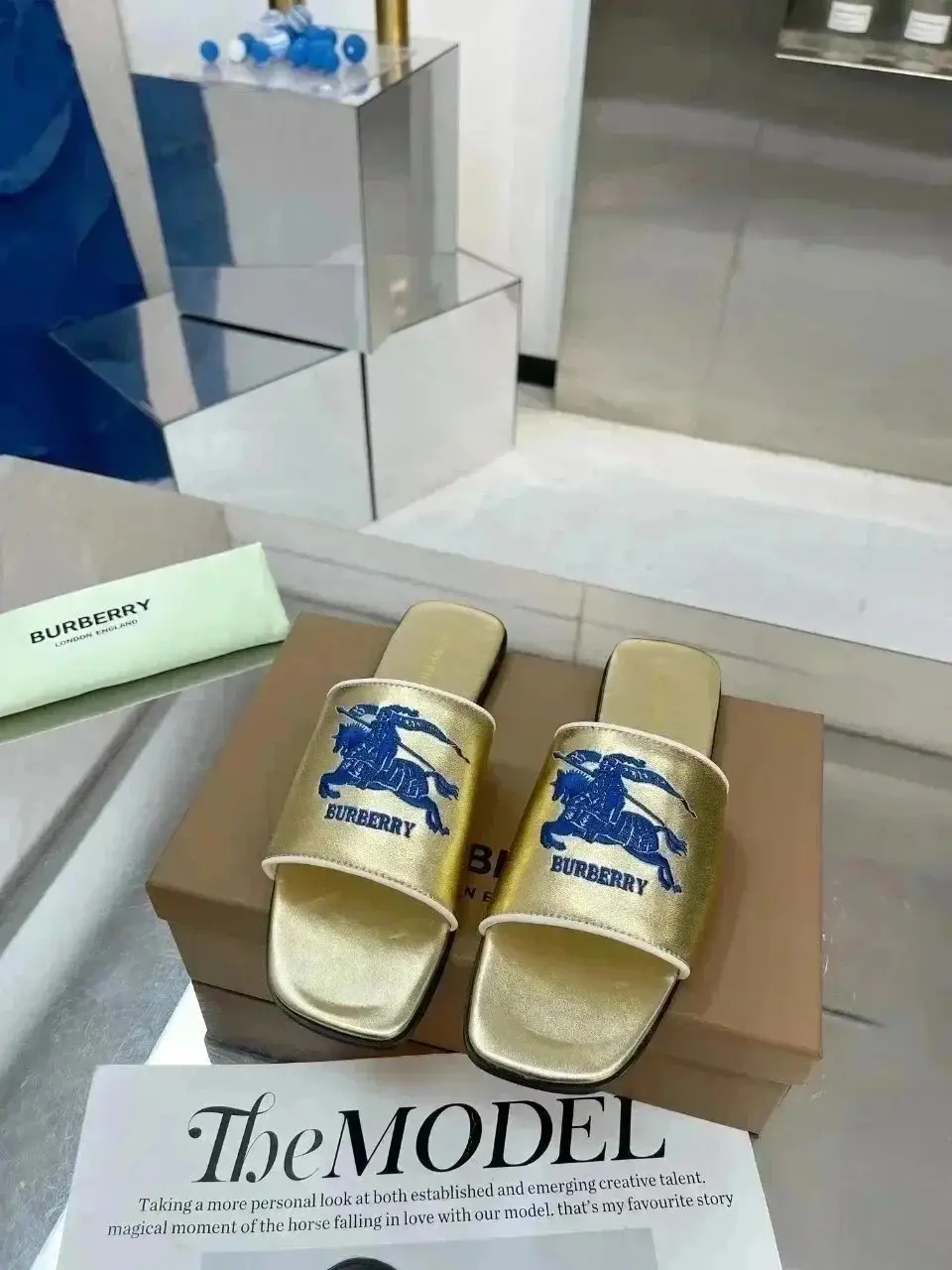 Burberry slippers Chanel Gucci slippers — foto 6 de 6