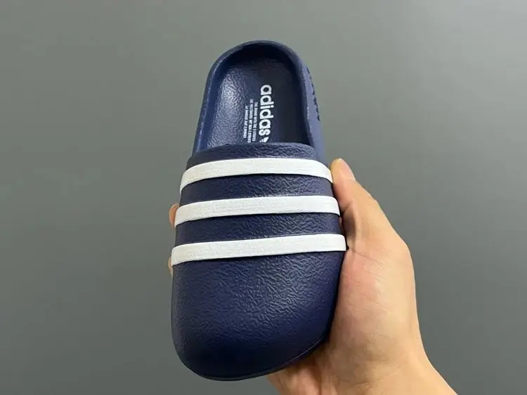 Adidas Originals ADIFOM ADILETTE Children's Closed-Toe Slippers — foto 6 de 6