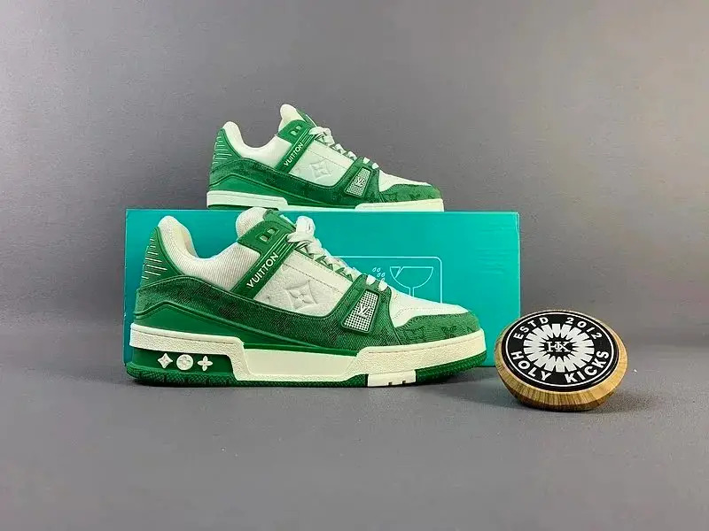 Louis Vuitton Sneakers(24 styles) — foto 2 de 6