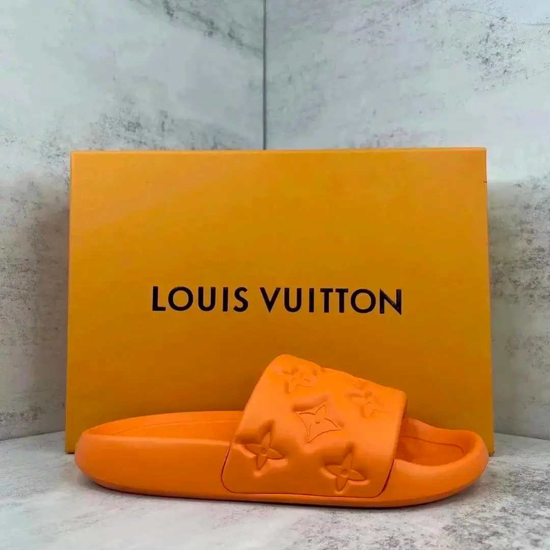 Louis Vuitton Slides [Multiple Styles: Monogram] — foto 2 de 6