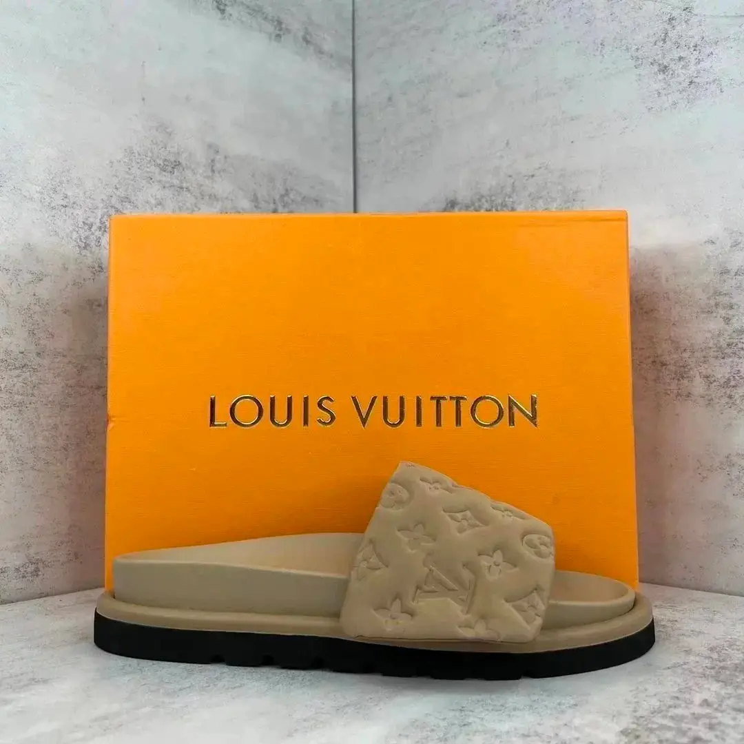 Louis Vuitton Slides [Multiple Styles: Monogram] — foto 4 de 6
