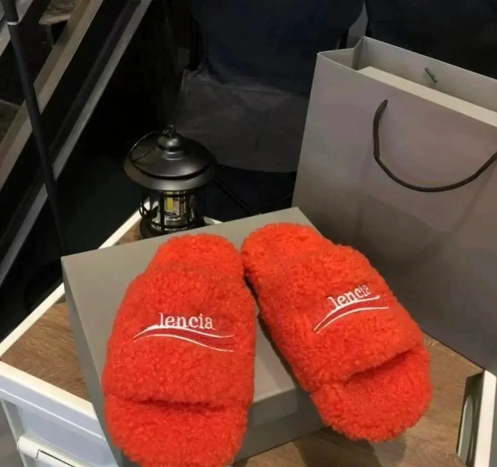 Balenciaga Slippers — foto 5 de 6