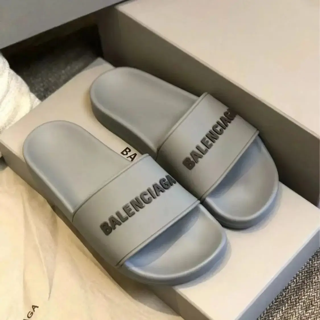 Balenciaga Slides — foto 5 de 6