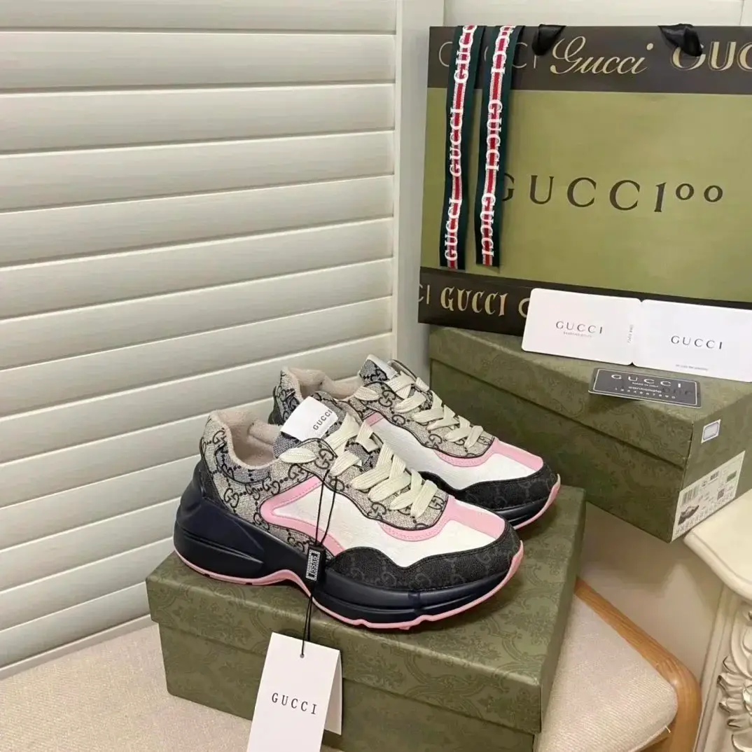 GUCCI Rhyton GG Supreme Sneakers [Height-Increasing Design] — foto 2 de 6