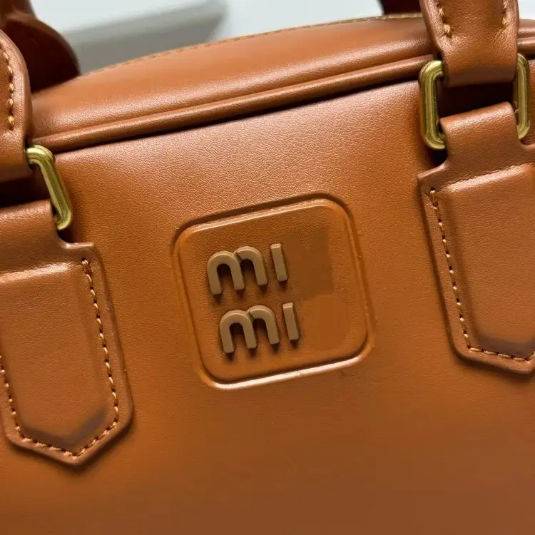 Miu Miu Boston Bag [3 styles] — foto 3 de 6