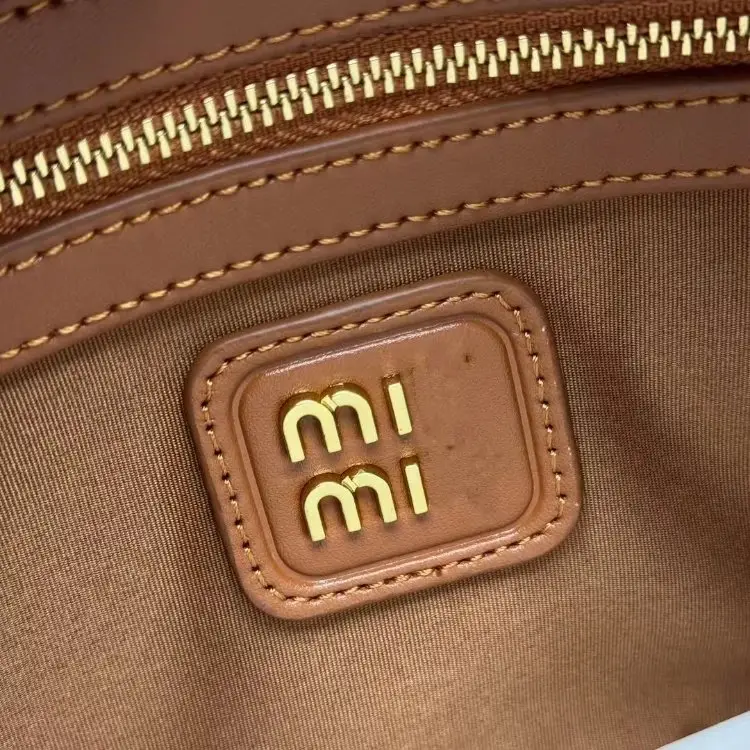Miu Miu Boston Bag [3 styles] — foto 5 de 6