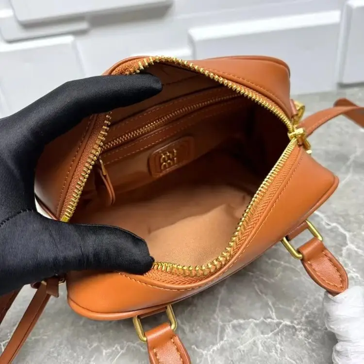 Miu Miu Boston Bag [3 styles] — foto 6 de 6