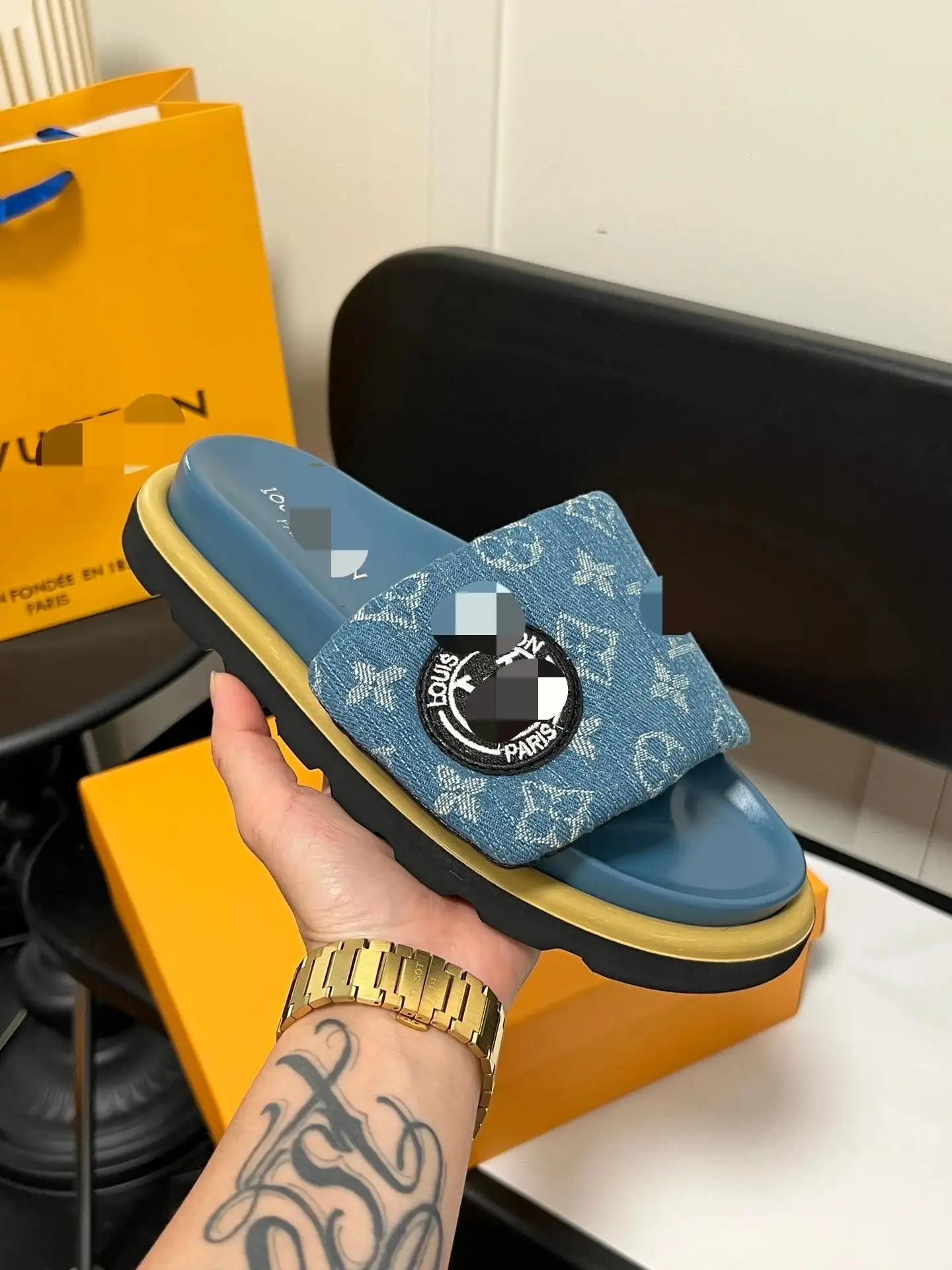 Louis Vuitton Slippers [36 styles] — foto 5 de 6
