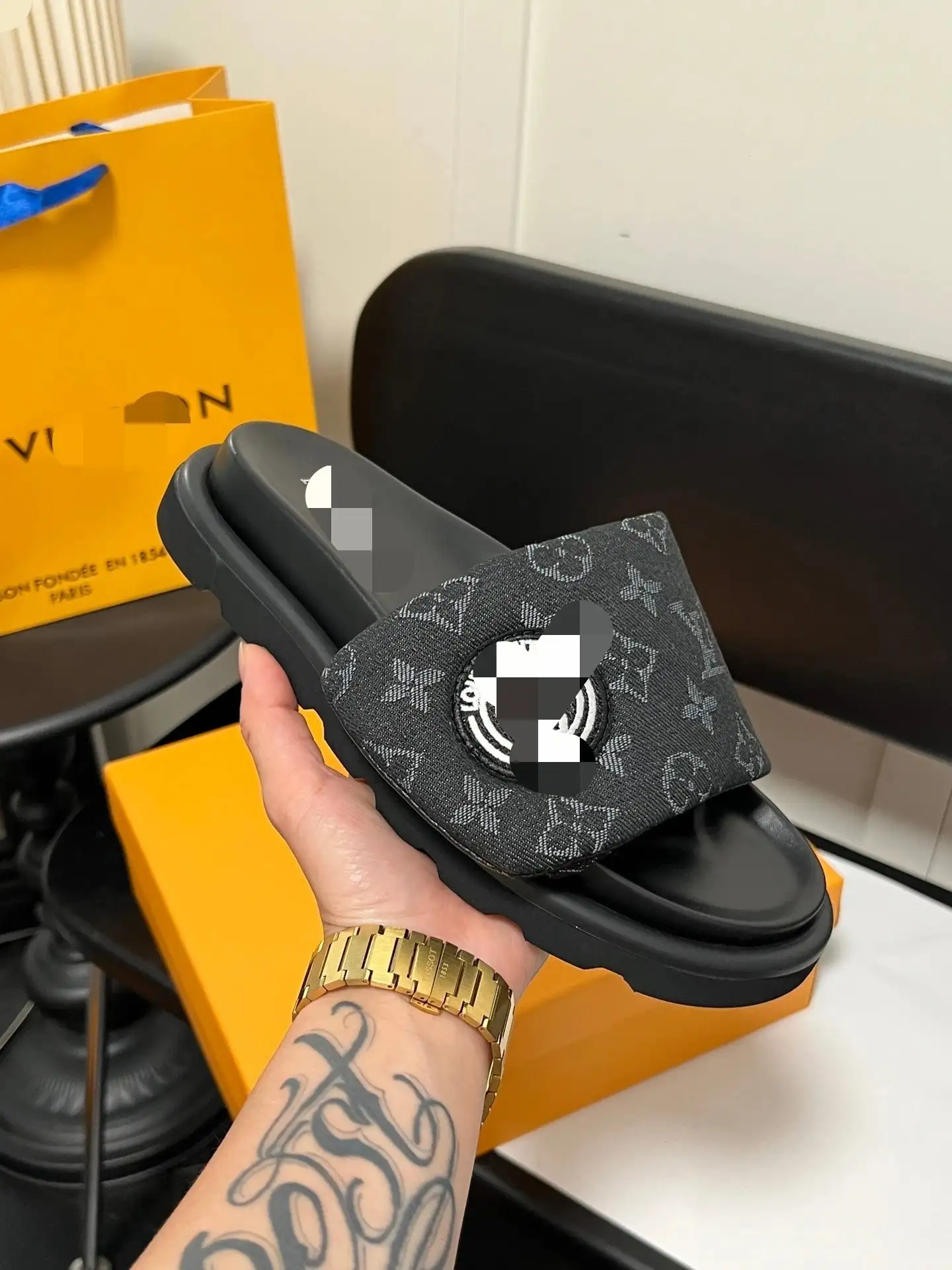 Louis Vuitton Slippers [36 styles] — foto 6 de 6