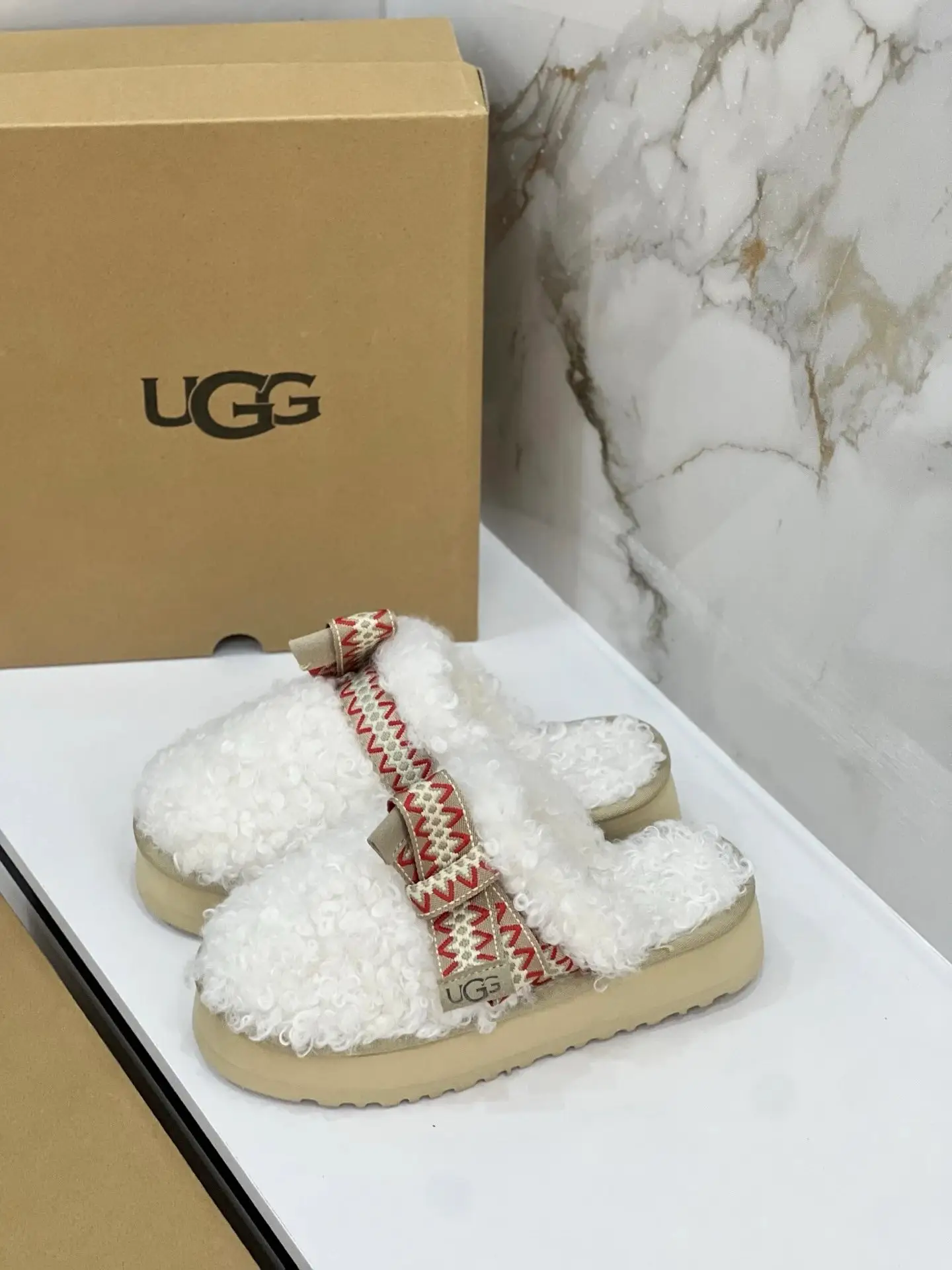 Ugg Slippers [37 styles] — foto 2 de 6