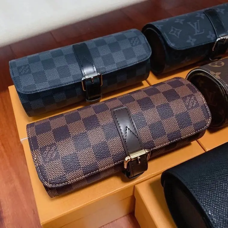 Louis Vuitton Accessories [5 styles] — foto 4 de 6