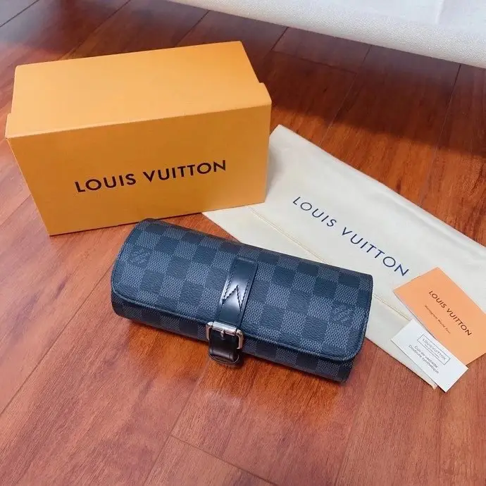 Louis Vuitton Accessories [5 styles] — foto 5 de 6