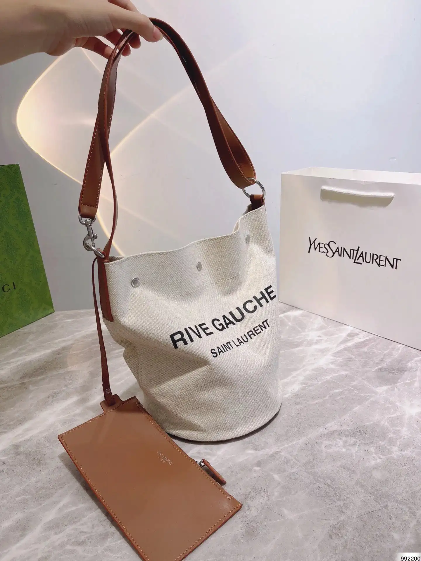 Saint Laurent Bucket Bag [15 styles] — foto 4 de 6