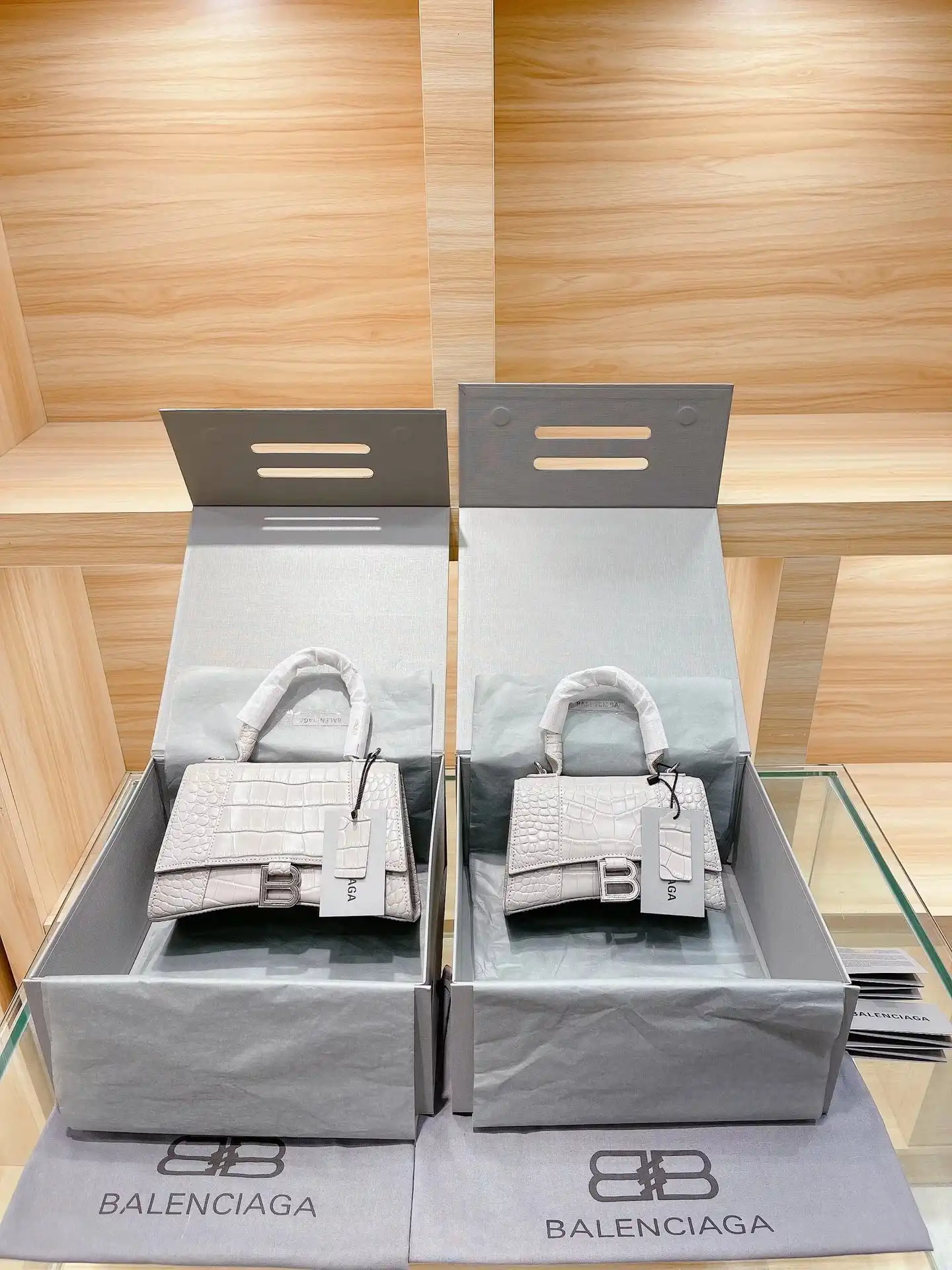 Balenciaga Handbags [15 styles] — foto 2 de 6