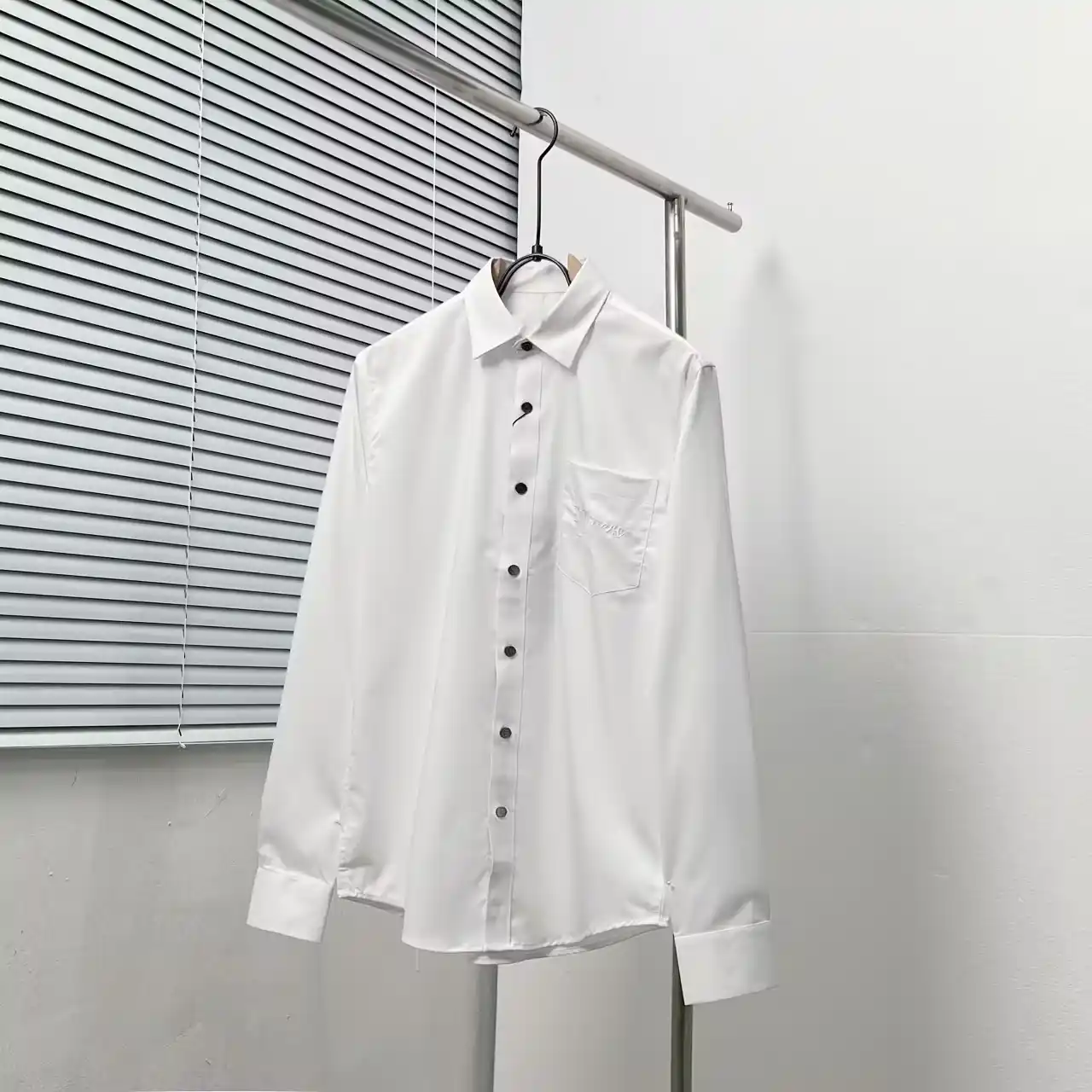 Louis Vuitton Shirt [22 styles] — foto 6 de 6